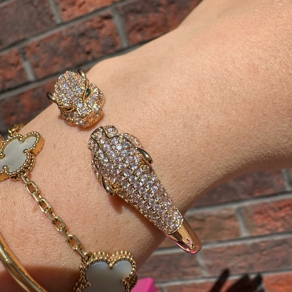 Panthere Crystal Head Encrusted Bangle Bracelet - Picture 11 of 17